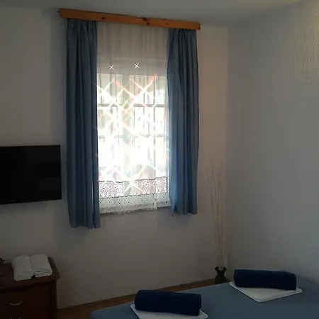 Apartments Zara アパート *