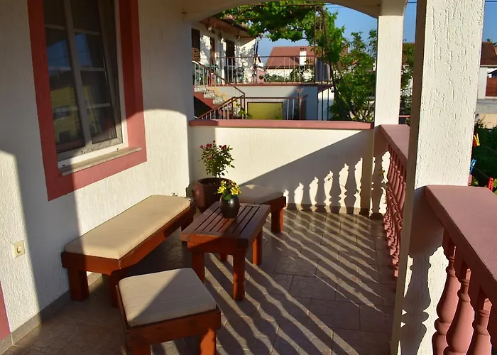 Apartments Zara דירה