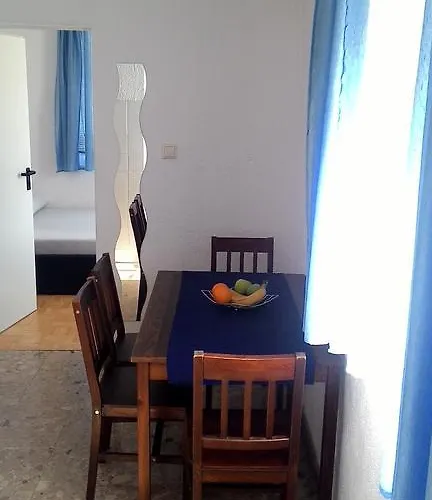 Apartments Zara דירה