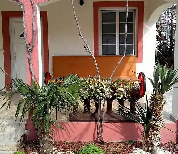 Apartments Zara דירה *