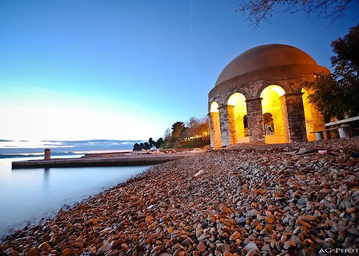 Apartments Zara شقة زادار