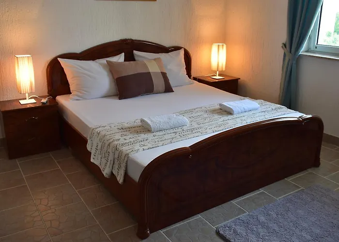 Apartments Zara דירה