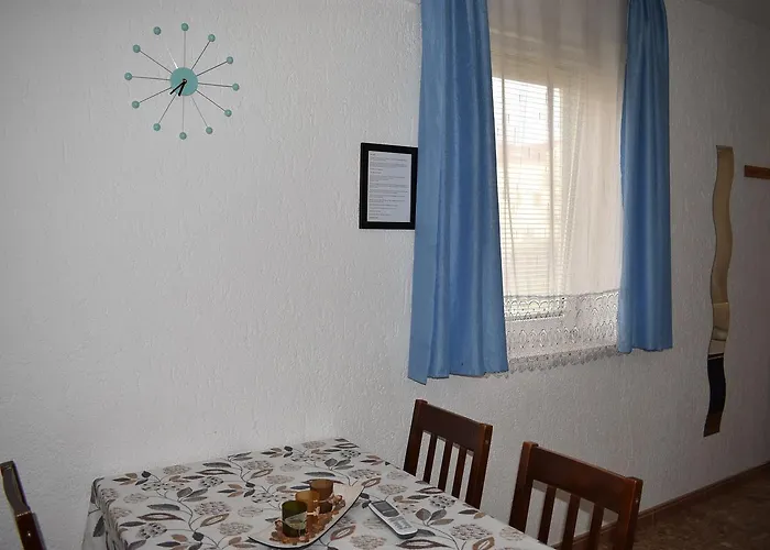 Apartments Zara דירה *